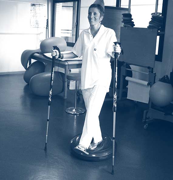 Kiné utilisant des bâtons BungyPump