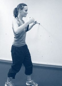 Patient utilisant des bâtons BungyPump