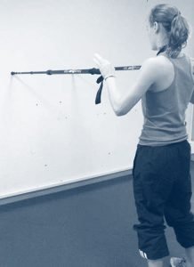 Patient utilisant des bâtons BungyPump